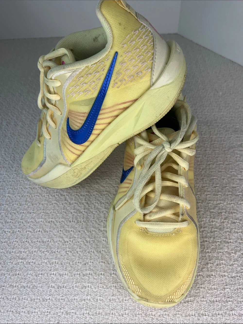 Nike Sabrina 2 Anyone 2.5 youth, yellow sneakers metallic blue & hot pink swish